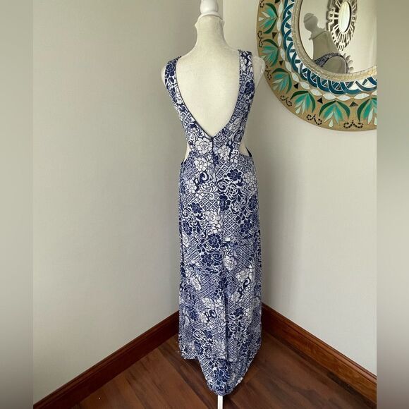 Blue and white Floral maxi with side cutouts size size small - Picture 3 of 10